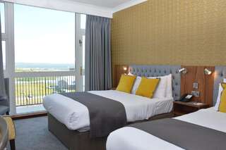 Отель Majestic Hotel Трамор Двухместный номер Делюкс с 1 кроватью или 2 отдельными кроватями и видом на море-1